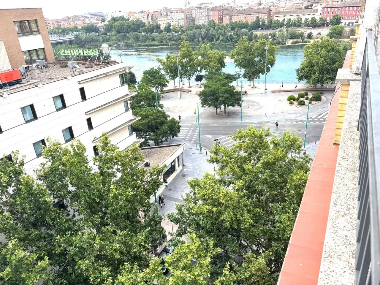 Vista exterior de Piso en venta en Zaragoza con Calefacción y Amueblado
