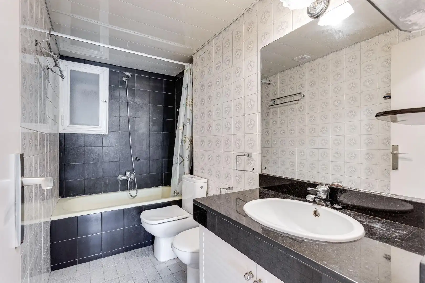 Baño de Piso en venta en Barcelona con Alarma