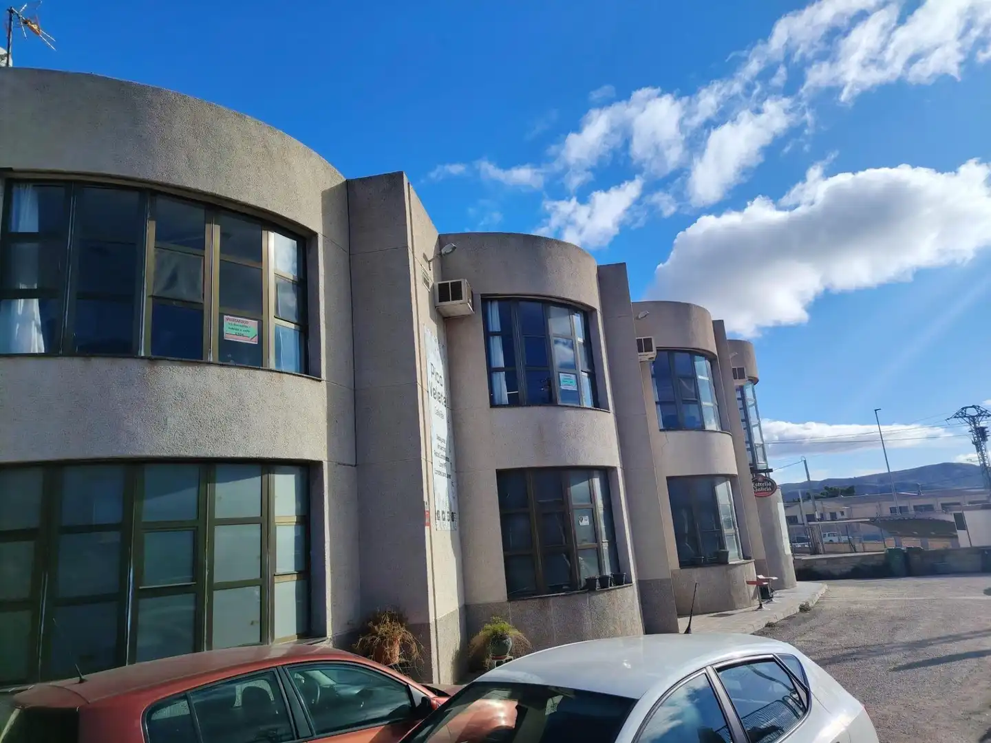 Vista exterior de Edificio en venta en Elda