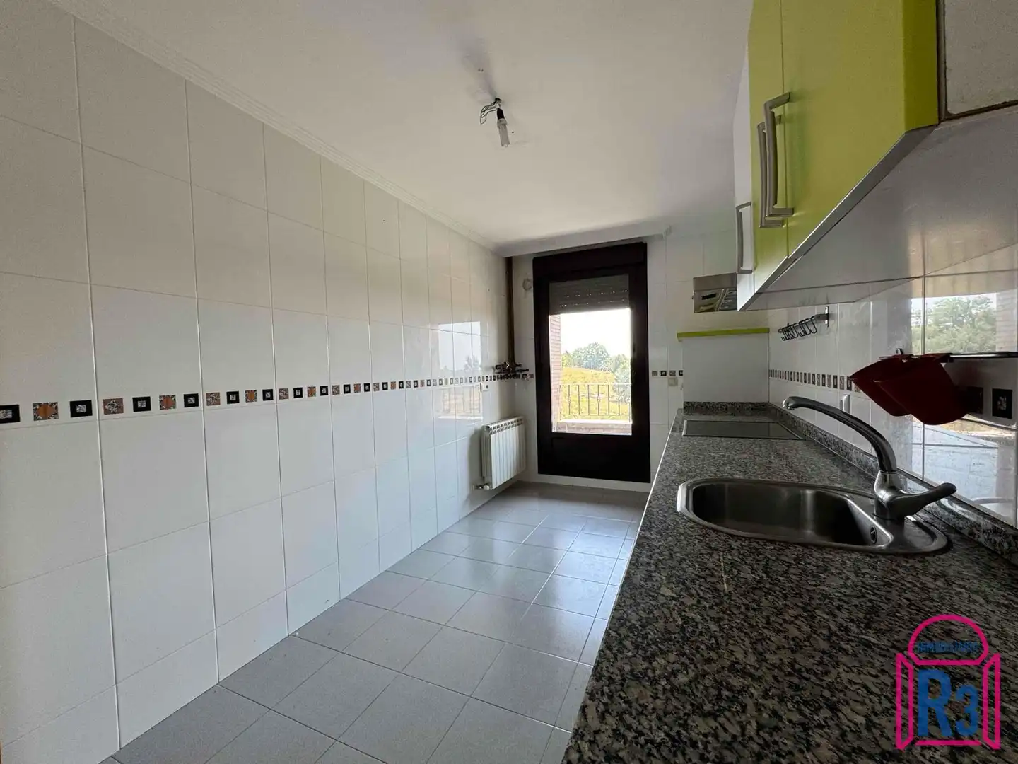 Cocina de Dúplex en venta en Valverde de la Virgen con Calefacción, Terraza y Trastero