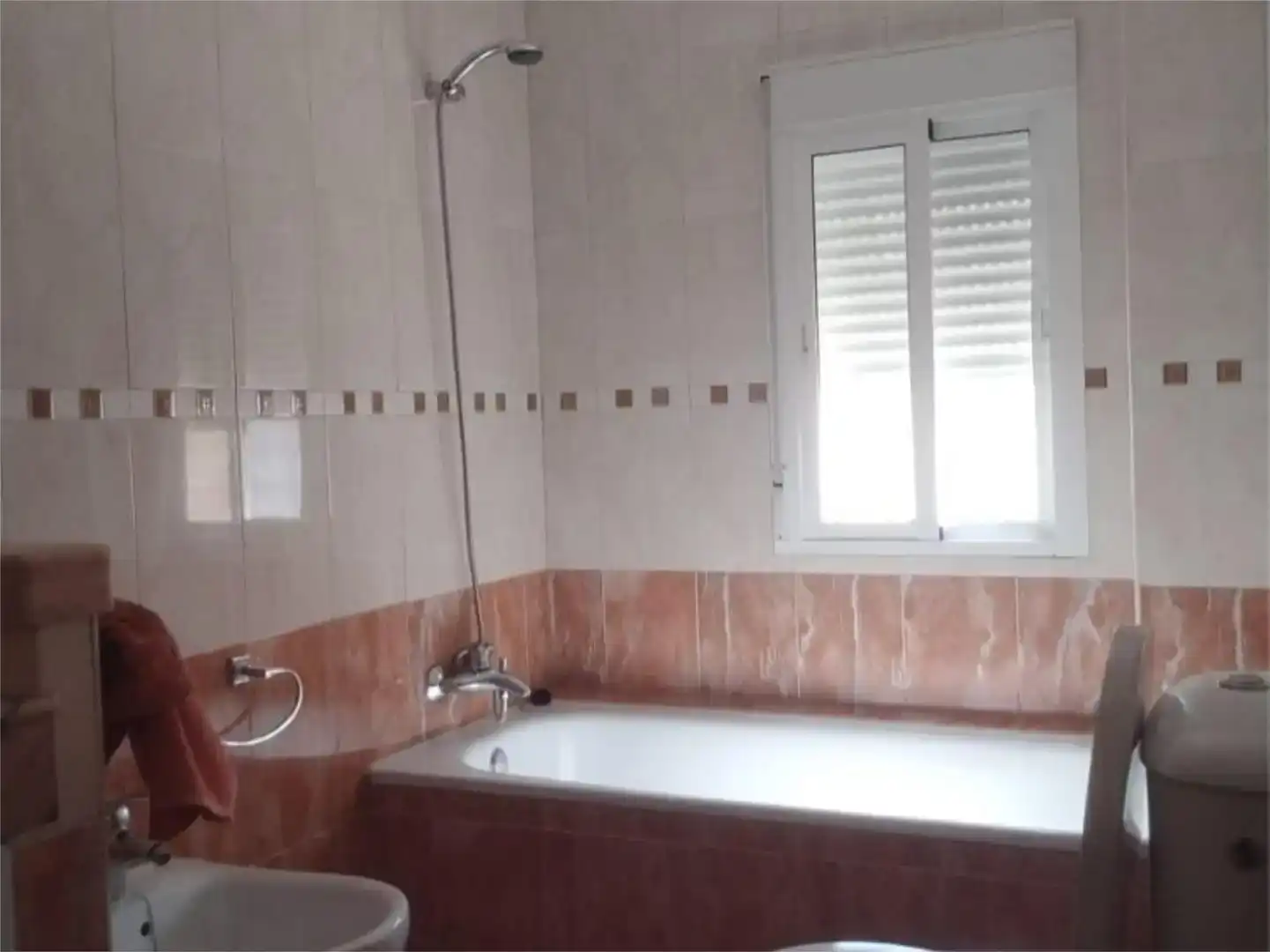 Baño de Piso para compartir en Osuna con Aire acondicionado, Amueblado y Balcón