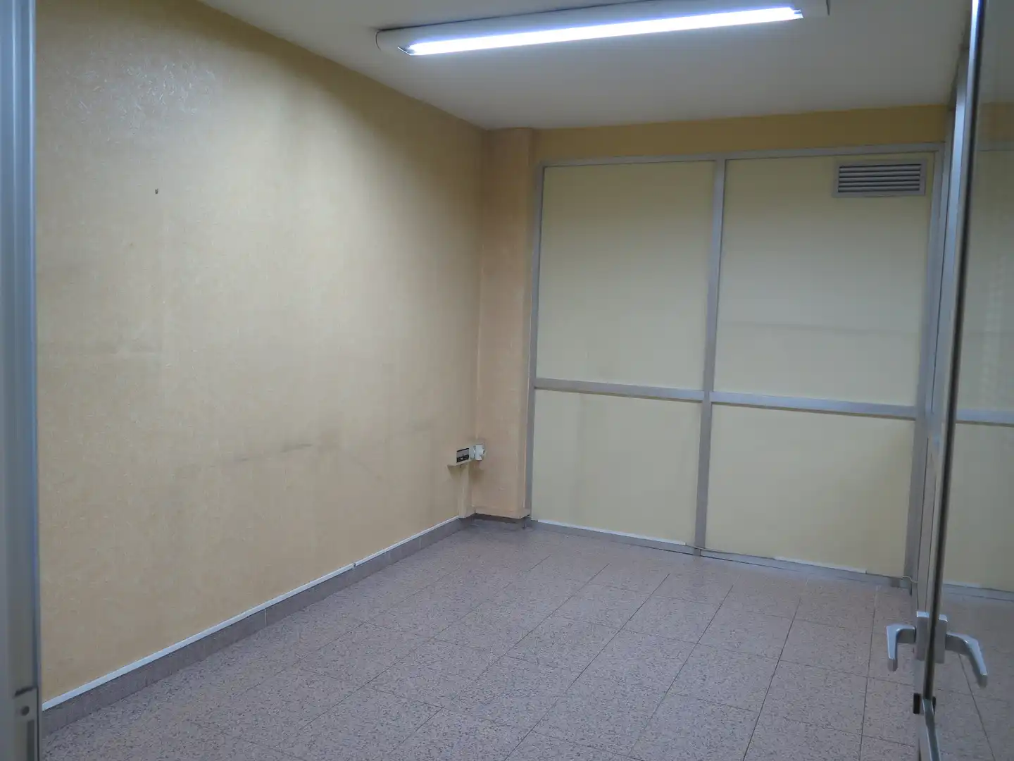 Business premises to rent in Carrer Figuerola, imagen 4