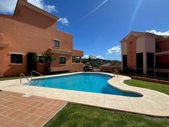 Piscina de Pis en venda en Marbella amb Jardí privat, Terrassa i Traster