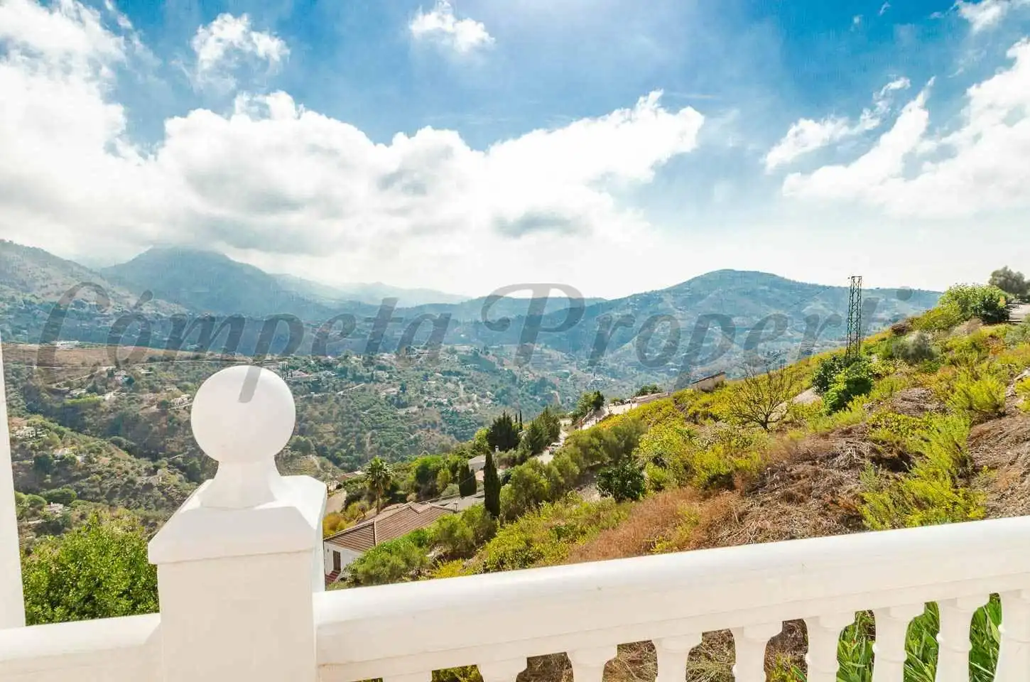 Vista exterior de Casa o xalet en venda en Cómpeta, Málaga