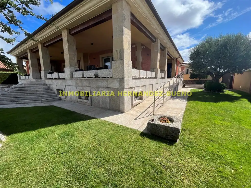 Terraza de Casa o chalet en venta en Carbajosa de la Sagrada con Aire acondicionado, Calefacción y Jardín privado