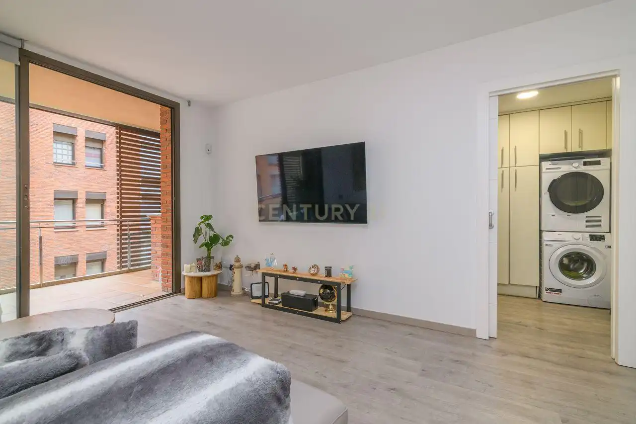 Sala de estar de Apartamento en venta en Molins de Rei con Aire acondicionado, Trastero y Balcón