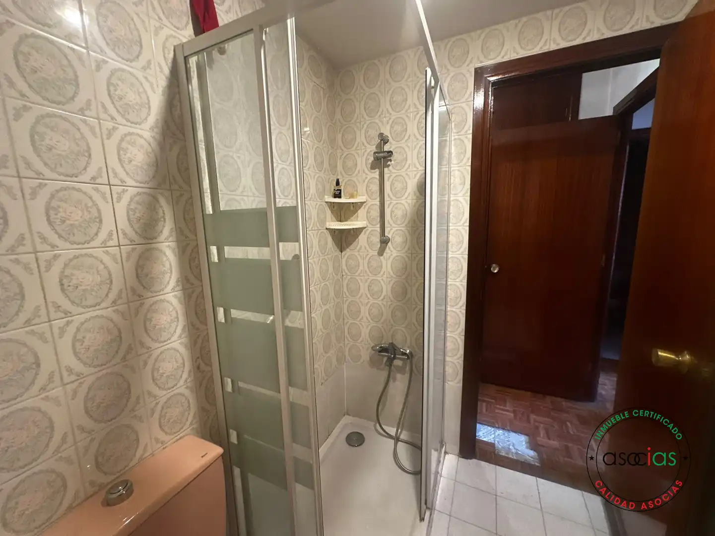 Badezimmer von Wohnung zum Verkauf in Langreo mit Heizung, Abstellraum und Balkon
