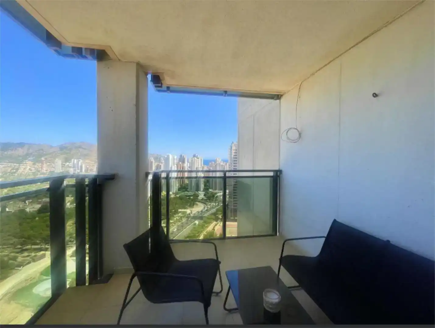 Terrassa de Pis de lloguer en Benidorm amb Aire condicionat, Piscina i Moblat