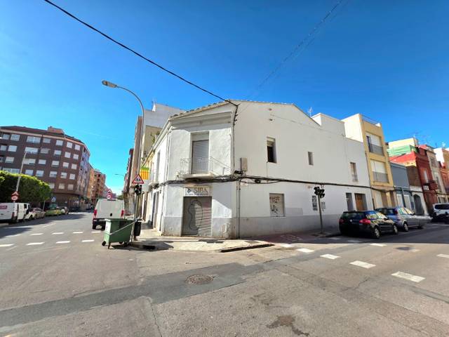 Casa-chalet en Venta en  LEPANTO en Ensanche - Parque del Oeste