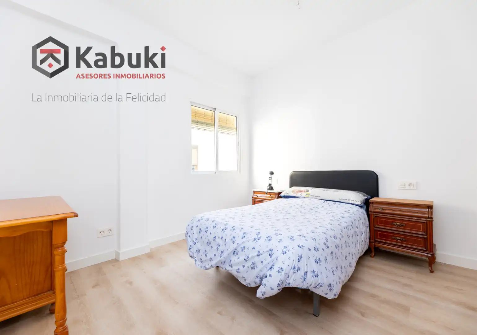 Schlafzimmer von Wohnung zur Miete in Granada mit Möbliert und Balkon