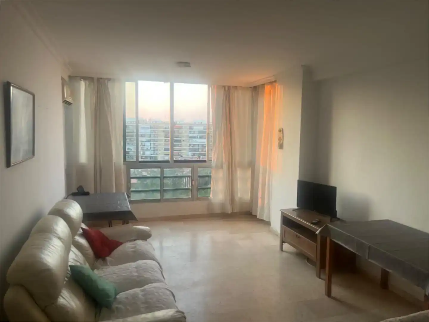 Wohnzimmer von Wohnung zur Miete in Sur
