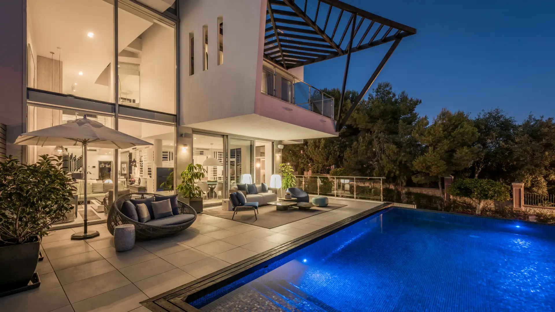 House with pool for sale in Marbella Centro