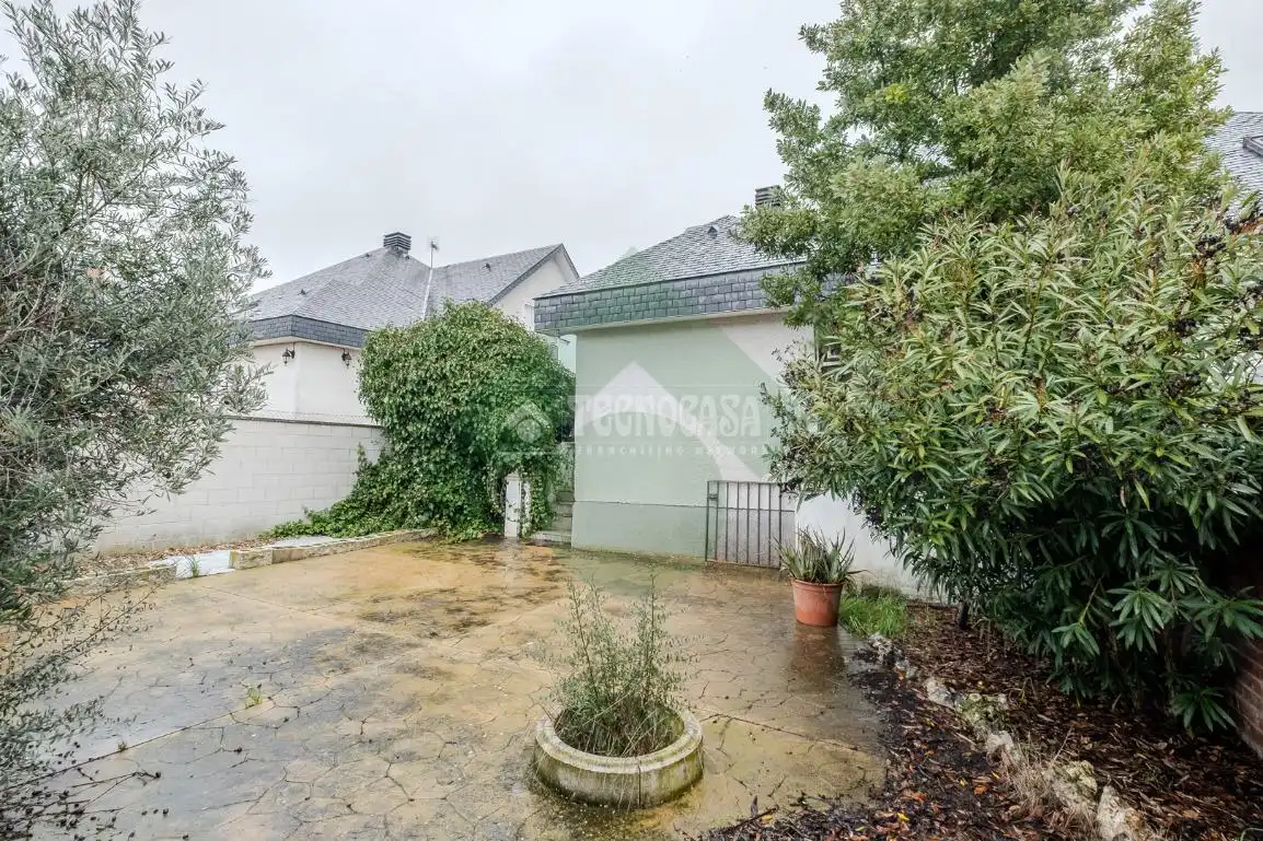 Casa adosada en venta en Serranillos del Valle con Calefacción y Jardín privado