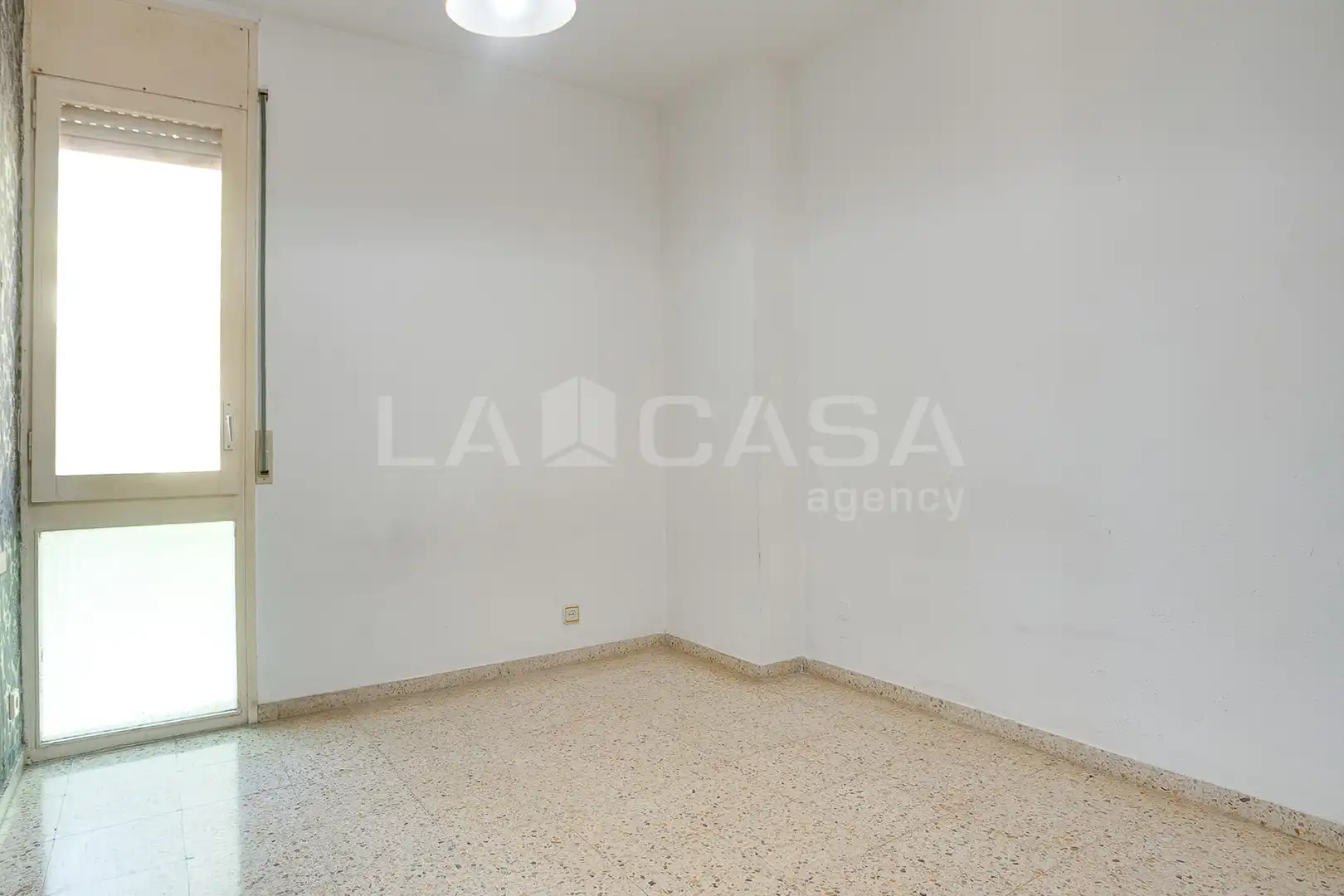 Wohnung zum Verkauf in Barcelona mit Balkon