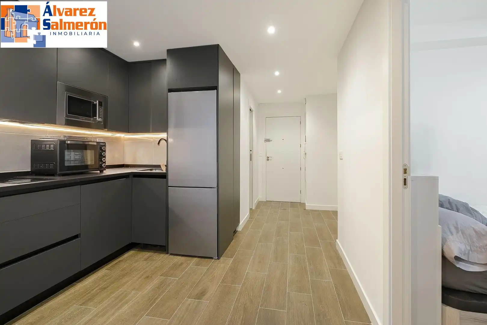 Kitchen of Apartments for sale in  Granada Capital