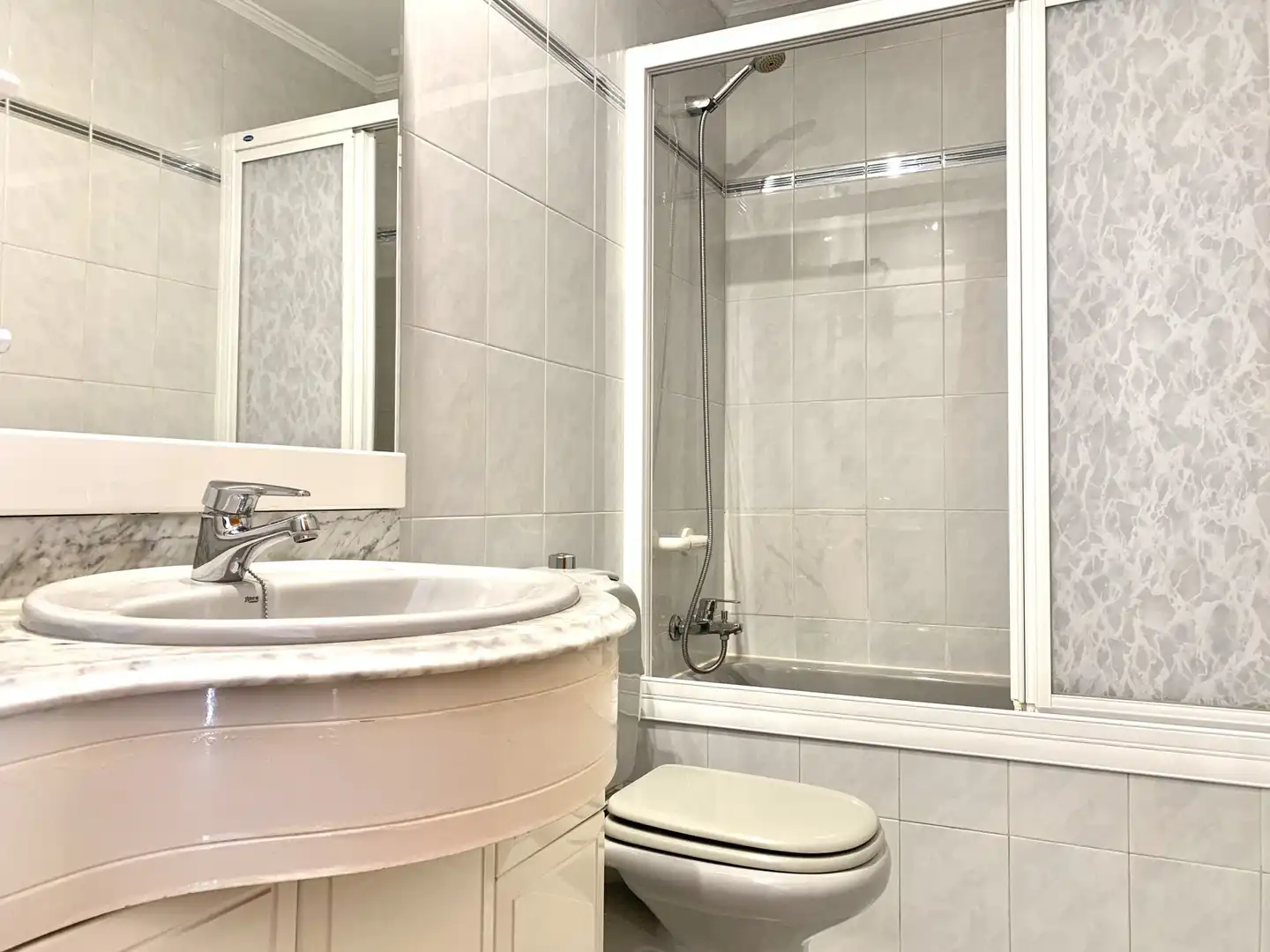 Baño de Casa adosada de alquiler en Alcobendas con Aire acondicionado, Calefacción y Terraza