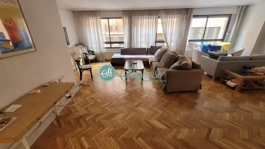 Sala d'estar de Pis en venda en Segovia amb Calefacció, Parquet i Terrassa