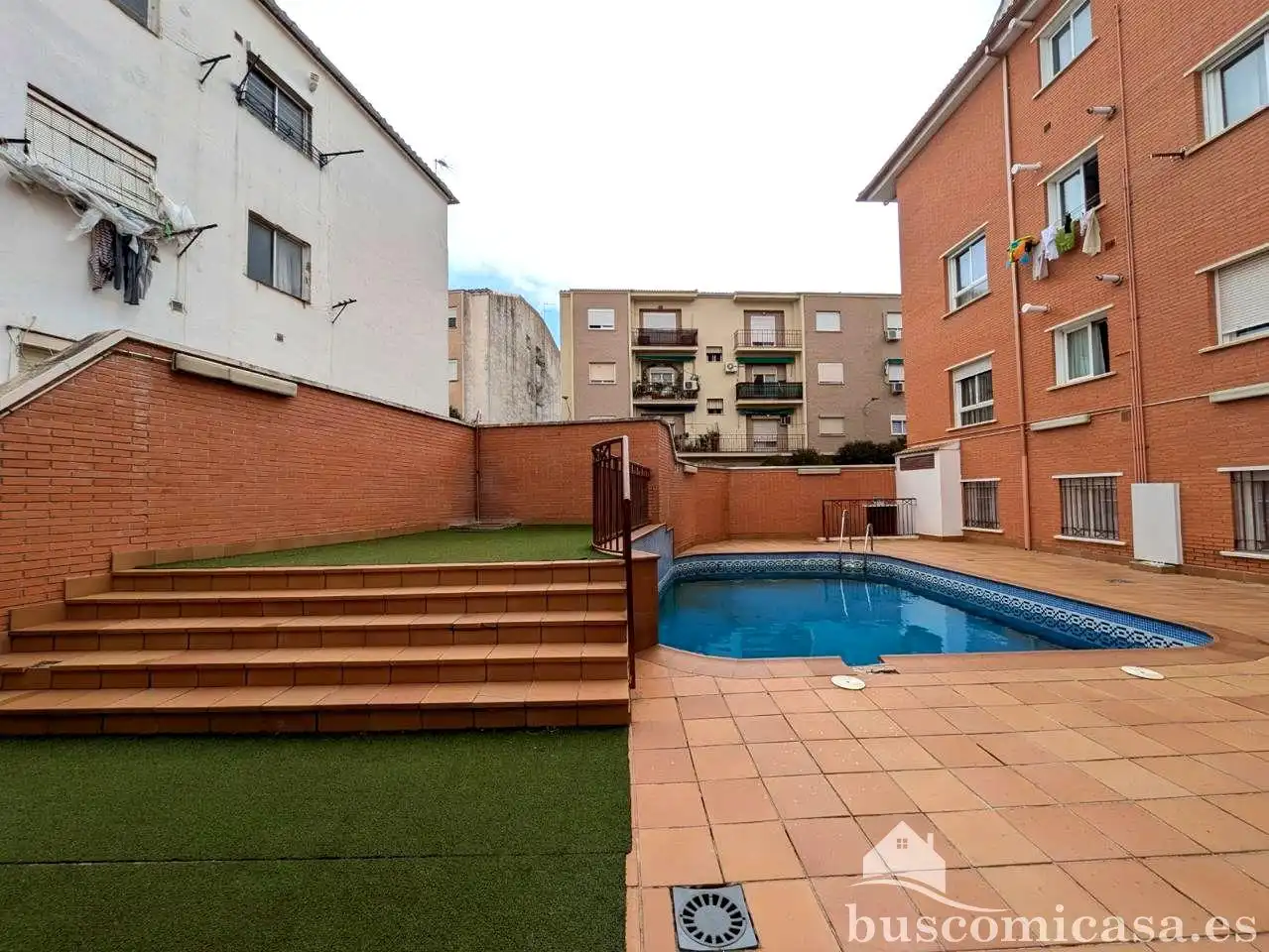 Piscina de Pis en venda en Linares amb Aire condicionat, Calefacció i Terrassa