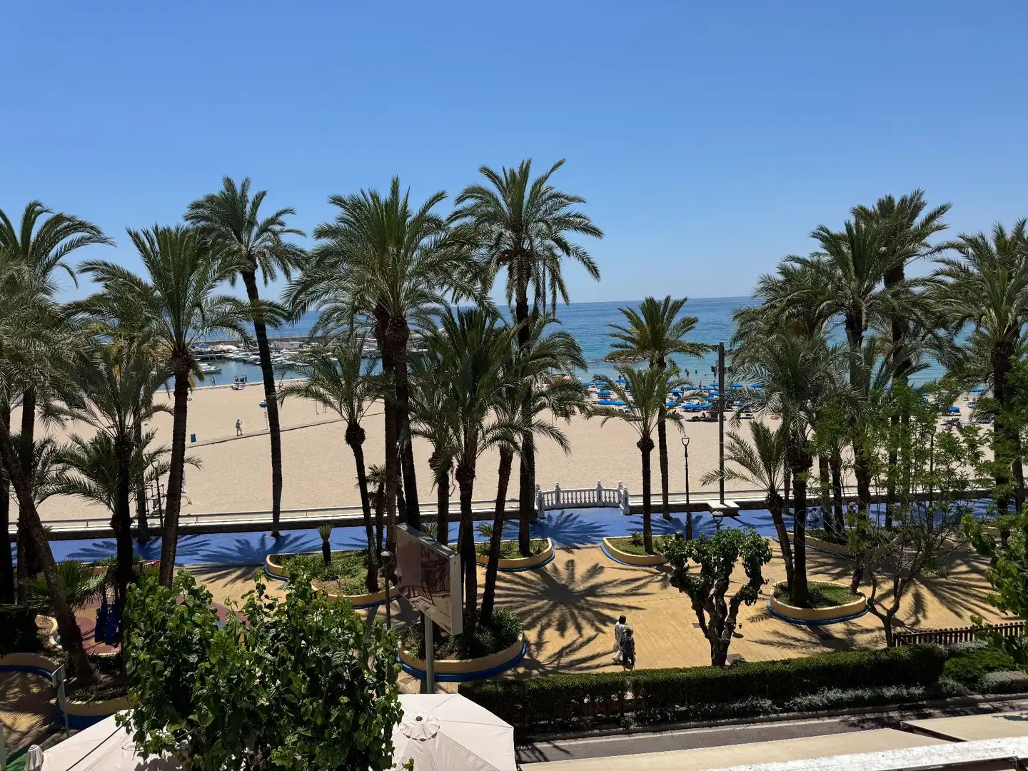 Vista exterior de Piso de alquiler en Benidorm con Aire acondicionado, Terraza y Amueblado