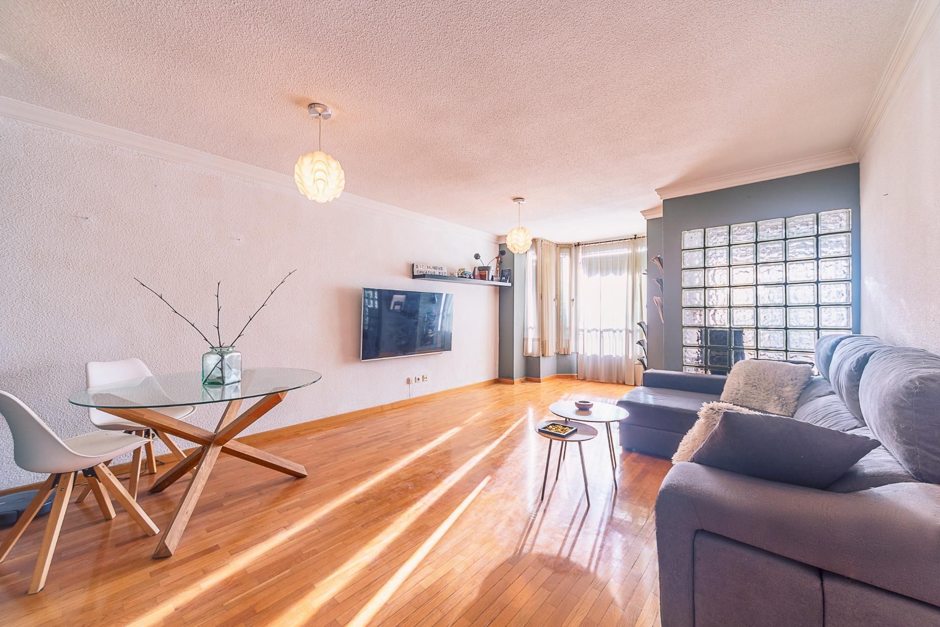 Sala d'estar de Pis en venda en Alicante / Alacant amb Parquet i Terrassa