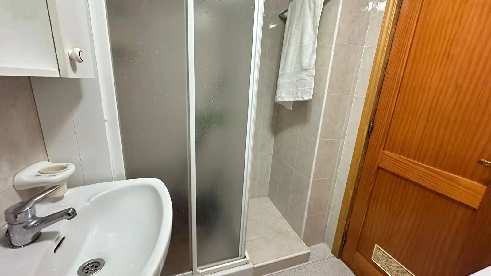 Baño de Apartamento en venta en San Bartolomé de Tirajana con Amueblado, Balcón y Piscina comunitaria