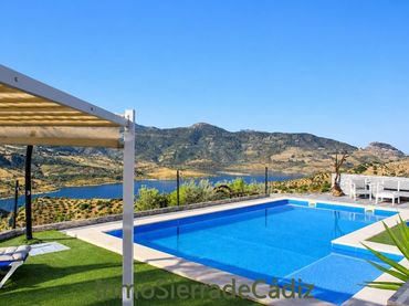 Country house with pool for sale in La Calva