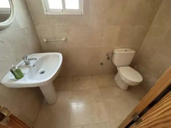 Badezimmer von Büro zum Verkauf in Novelda mit Heizung