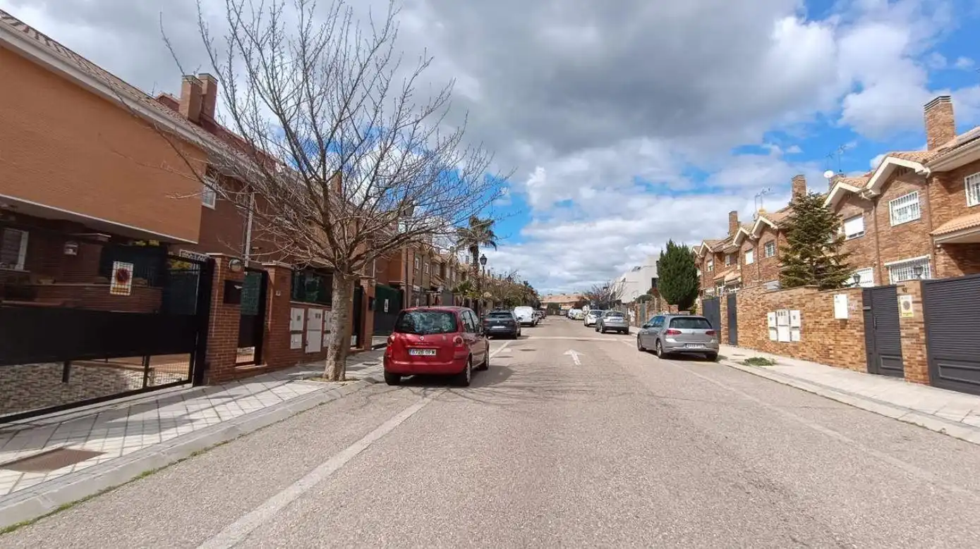 Adosado con jardín en venta en Calle SANTOÑA 49, imagen 5