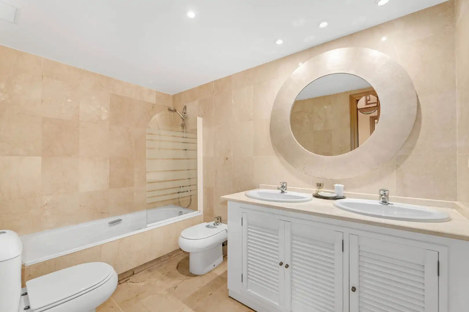 Baño de Ático en venta en Marbella con Aire acondicionado, Calefacción y Terraza