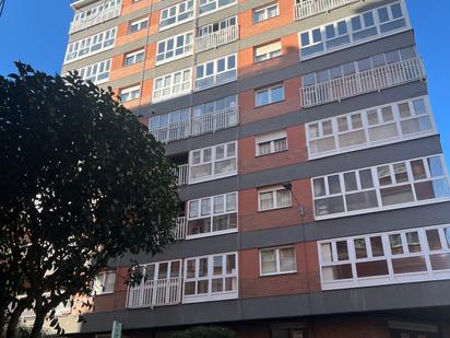 Vista exterior de Pis en venda en Gijón  amb Calefacció