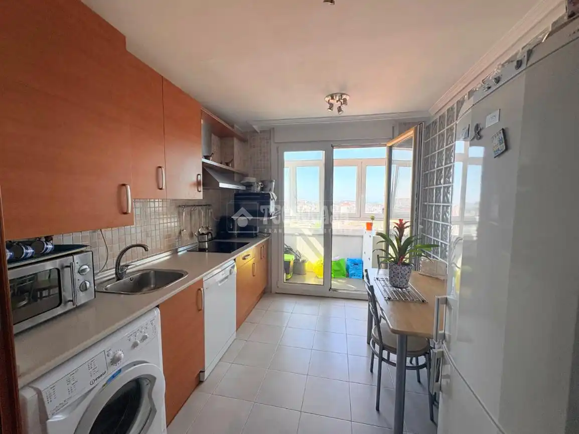 Cocina de Piso en venta en Santander con Calefacción