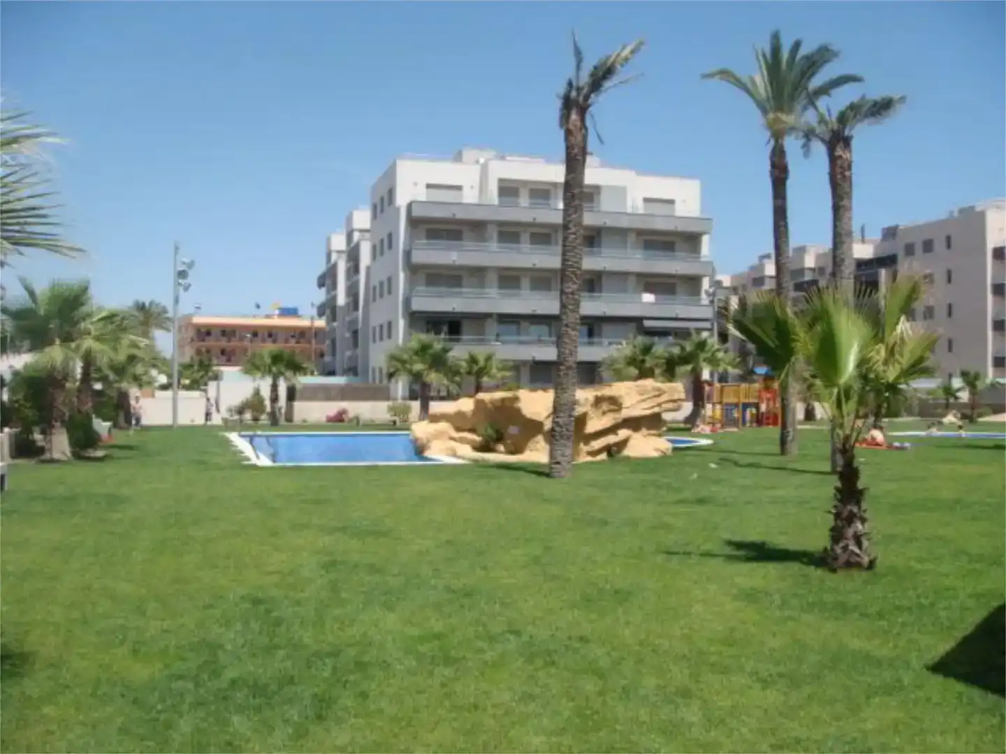 Vista exterior de Pis en venda en Torredembarra amb Aire condicionat i Piscina