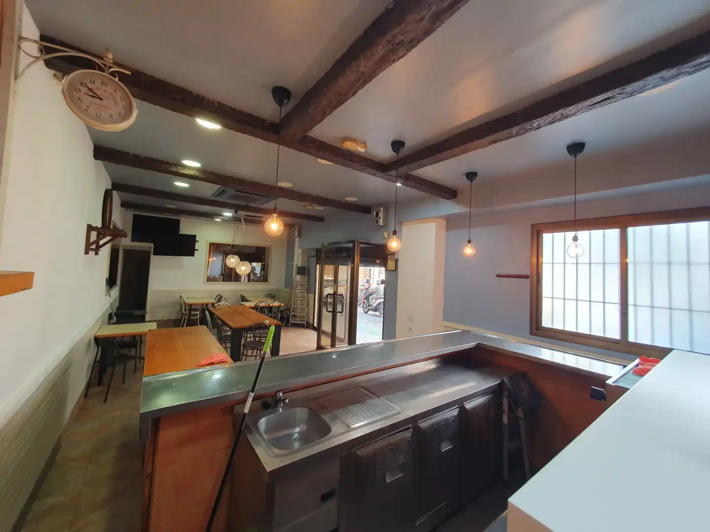 Business premises for sale in Carrer de Galileu 194