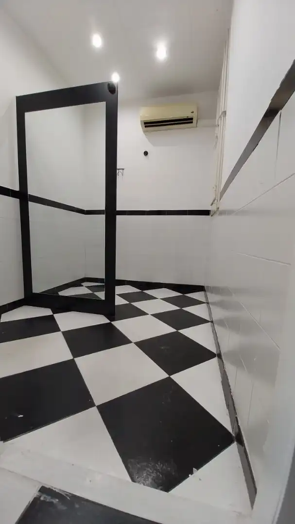 Badezimmer von Geschaftsraum zur Miete in Barcelona mit Klimaanlage und Heizung