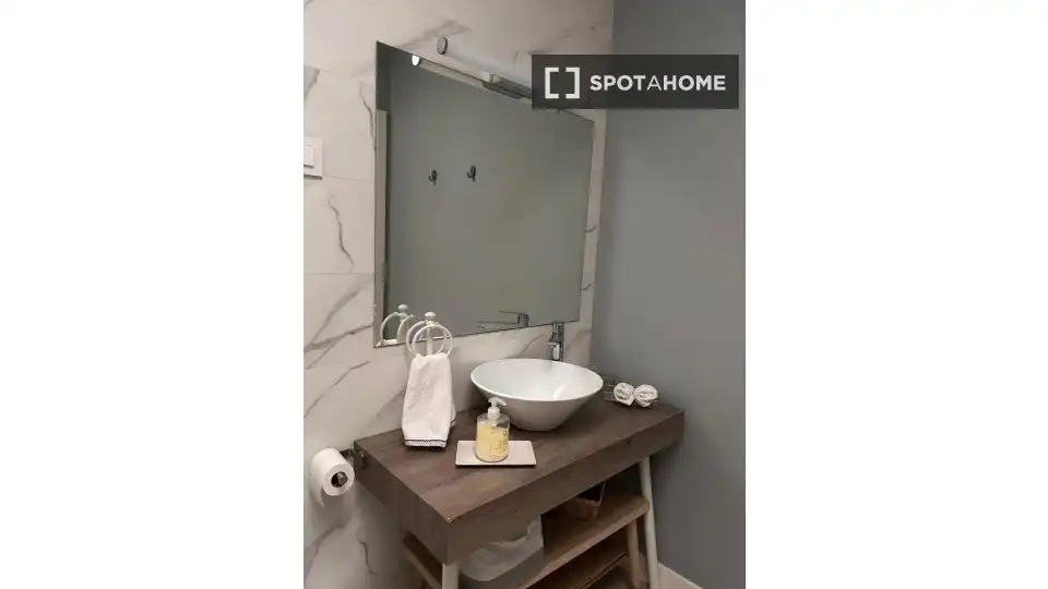 Baño de Apartamento para compartir en Madrid con Aire acondicionado, Calefacción y Terraza