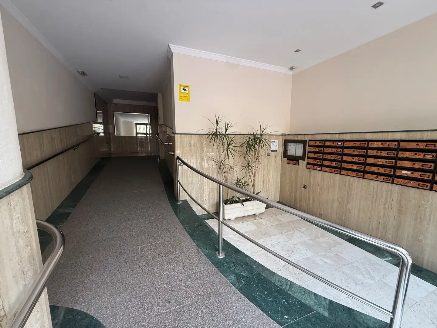 Piso en venta en  Granada Capital con Aire acondicionado y Balcón
