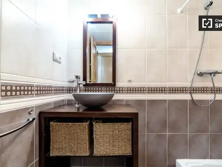 Badezimmer von Maisonette zur Miete in  Valencia Capital mit Klimaanlage und Balkon