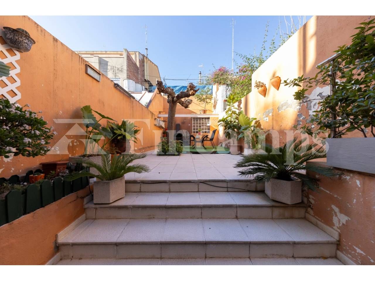 Vista exterior de Casa o xalet en venda en Sabadell amb Aire condicionat, Calefacció i Jardí privat