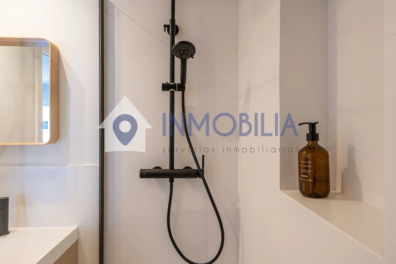 Bathroom of Flat for sale in Madrid  with Air Conditioner, Heating and Terrace