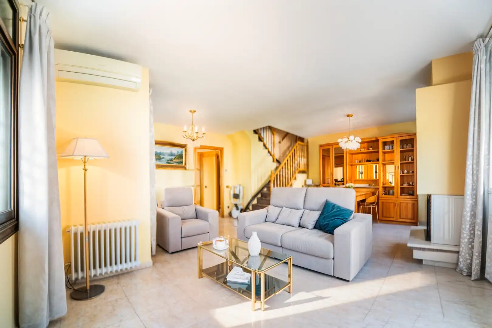 Sala de estar de Casa o chalet en venta en Santa Perpètua de Mogoda con Calefacción, Terraza y Trastero