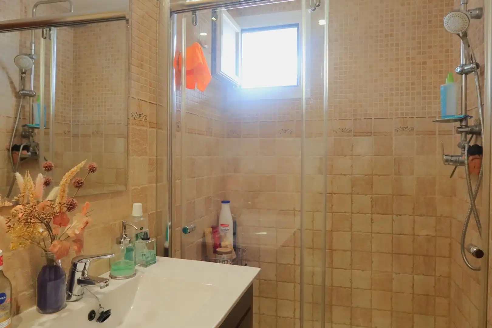 Badezimmer von Erdgeschoss zum Verkauf in  Palma de Mallorca mit Klimaanlage, Privatgarten und Abstellraum