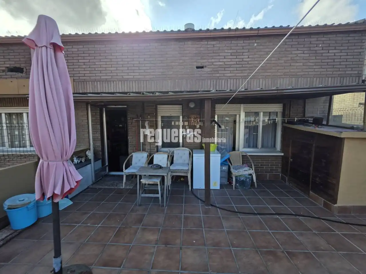 Vista exterior de Ático en venta en Avilés con Calefacción, Parquet y Terraza