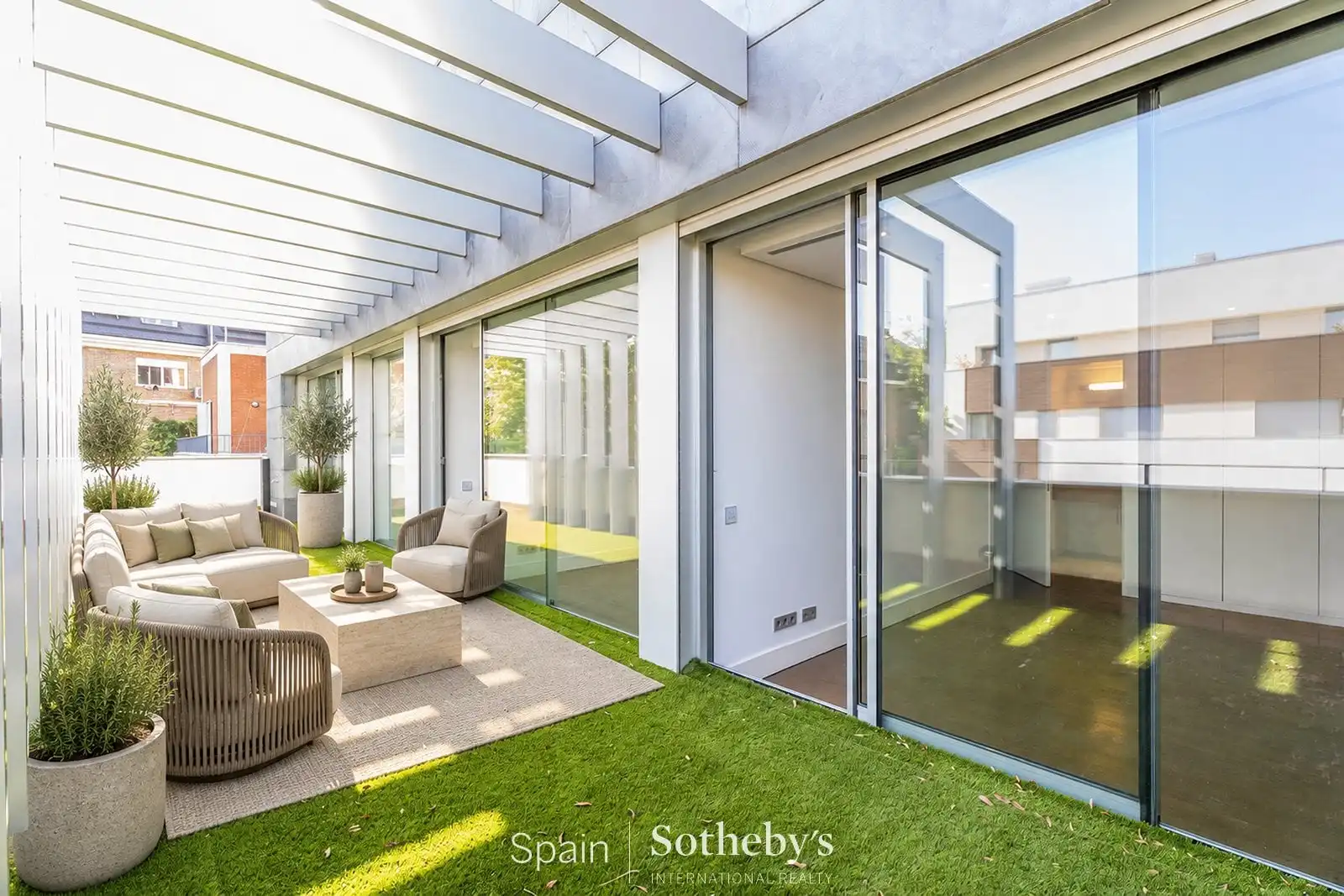 Terraza de Casa adosada en venta en Madrid con Aire acondicionado, Calefacción y Jardín privado