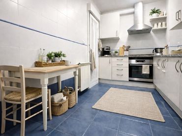Piso con balcón en venta en Calle Hurtada 43D