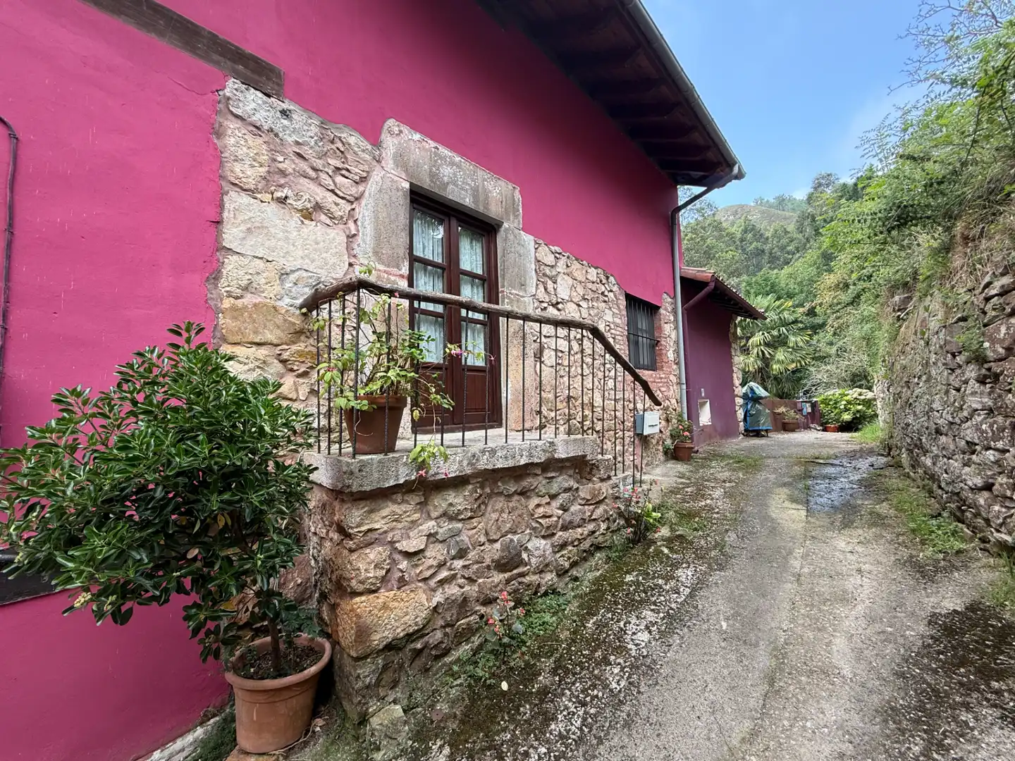 Vista exterior de Casa o xalet en venda en Ribadesella amb Calefacció, Jardí privat i Parquet