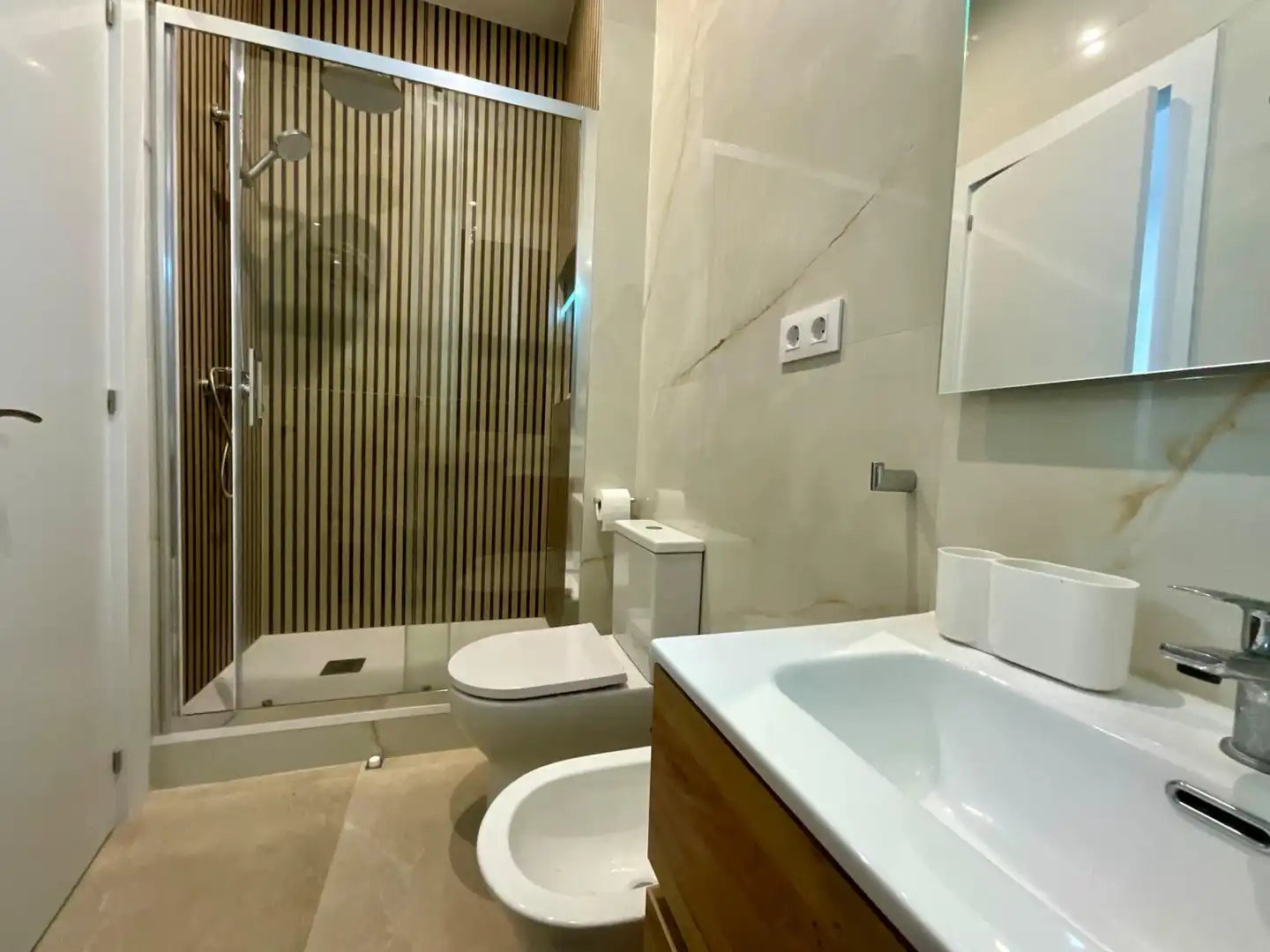Piso con terraza en venta en Calle MARINA, imagen 16