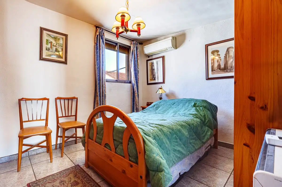 Habitación de Casa adosada en venta en Alcalá de Henares con Aire acondicionado, Calefacción y Jardín privado
