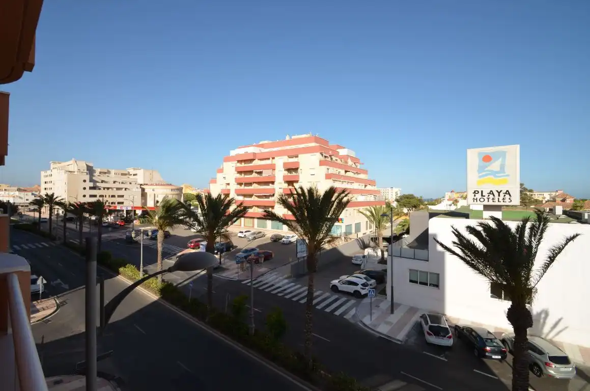 Vista exterior de Piso de alquiler en Roquetas de Mar con Terraza, Amueblado y Piscina comunitaria