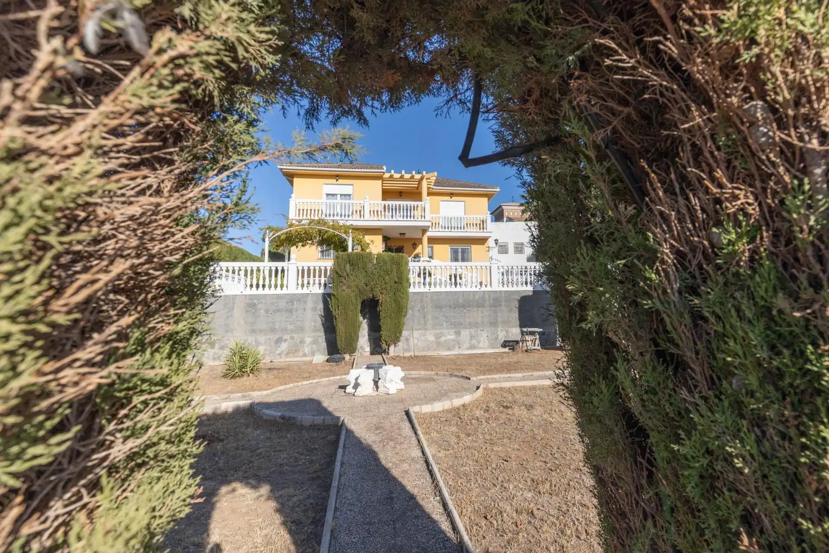 Vista exterior de Casa o xalet en venda en Gójar amb Calefacció, Jardí privat i Terrassa