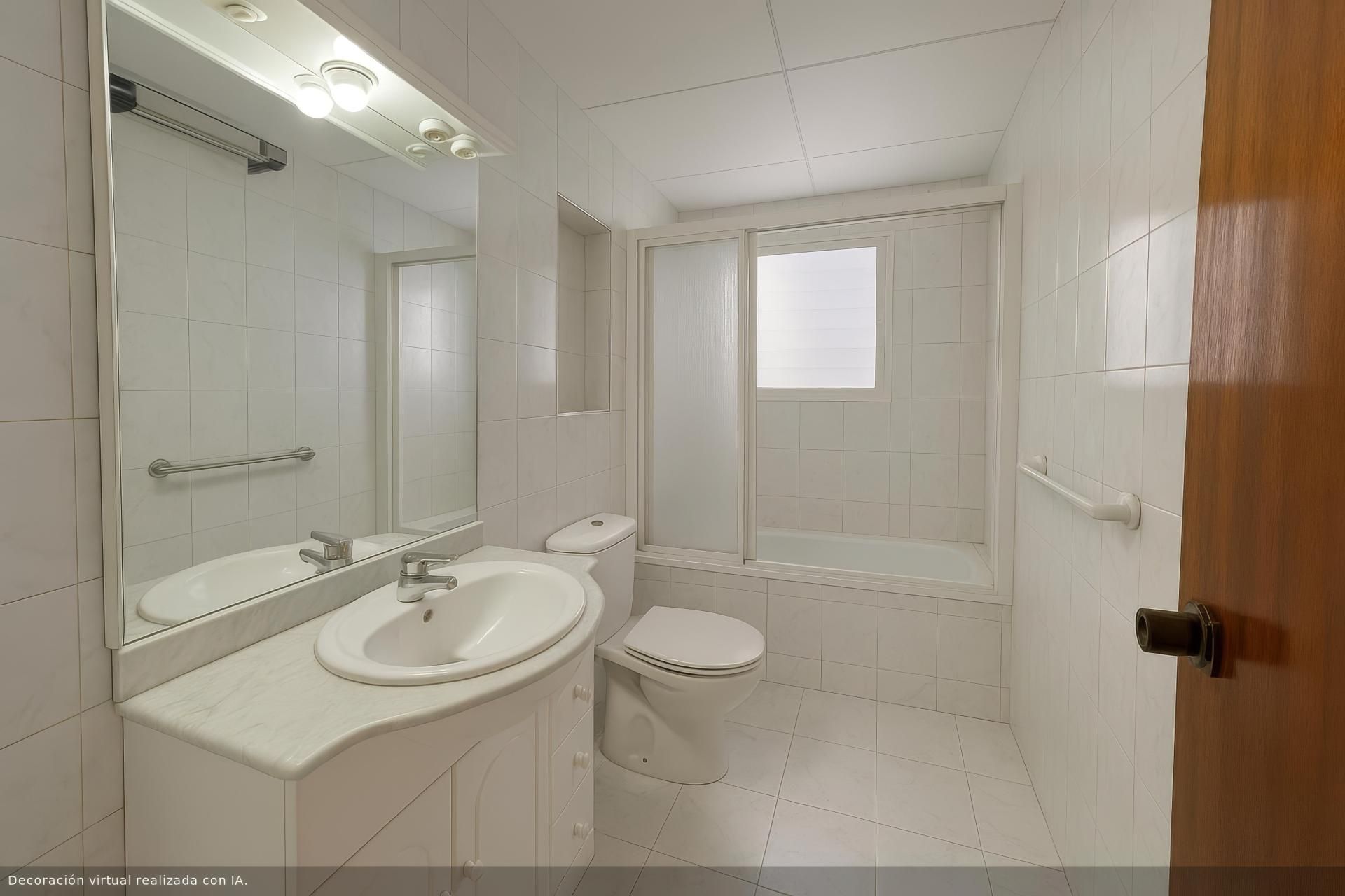 Bany de Pis en venda en Blanes amb Calefacció, Balcó i Piscina comunitària